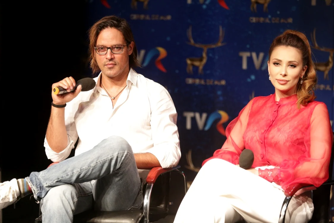 Gabriel Garko şi Iulia Vântur au prezentat Cerbul de Aur în trei dintre serile festivalului FOTO Mediafax
