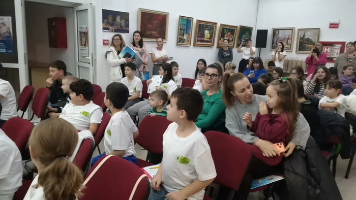 Copiii au venit însoțiți și de părinți FOTO: Alina Mitran