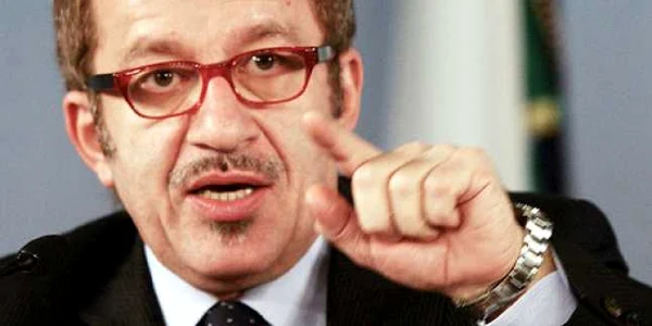 Ministrul Maroni ca propune reguli mai severe pentru utilizarea internetului