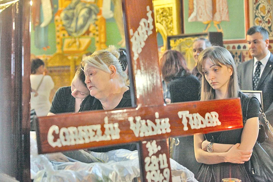 Doina a suferit mult la înmormântarea soţului ei
