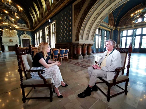 Irina Păcurariu i-a luat un interviu de suflet lui Florin Piersic. materialul va fi difuzat duminică, la TVR2foto: TVR2