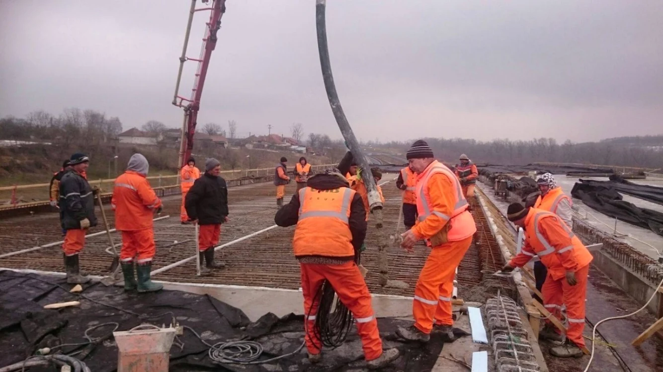 Circa 500 de muncitori lucrează pe şantierul Lotului IV, susţin reprezentanţii DRDP Timişoara.