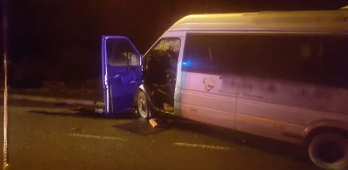 Microbuzul implicat în accident FOTO ISU