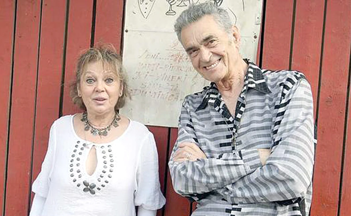
    Aşa arată busturile  celor doi actori,  însă Anca l-a rugat  pe sculptor să-i  retuşeze ridurile  