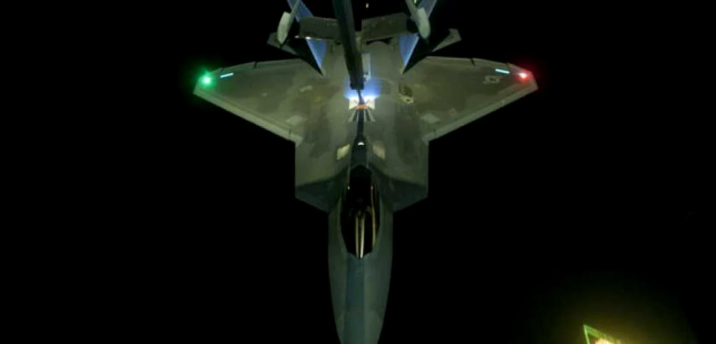 Avionul realimentat în timpul zborului