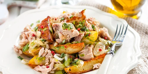 salata ton cartofi shutterstock 279328631 jpg