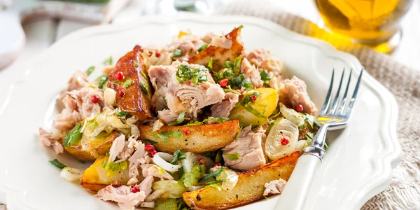 salata ton cartofi shutterstock 279328631 jpg