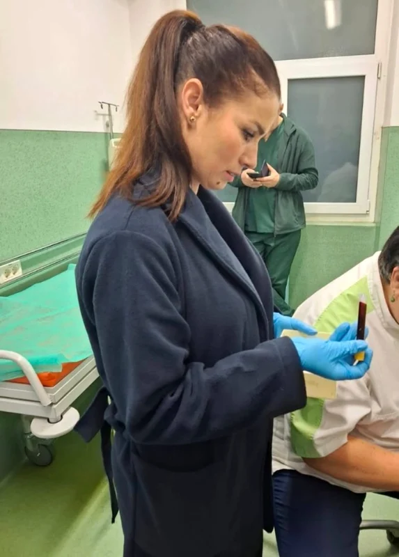 Daniela Ploia face școala de asistenți medicali foto: Facebook  