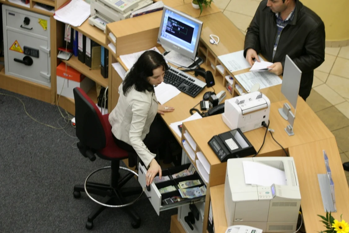 Dobânzile interbancare au scăzut puternic în ultimul an, iar ROBOR la trei luni a înregistrat în septembrie şi în octombrie un nivel minim istoric de 0,68% pe an. Însă dobânzile au reintrat pe o traiectorie ascendentă de la fnalul lunii octombrie FOTO Adevărul