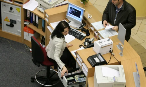ghiseu banca foto Adevarul
