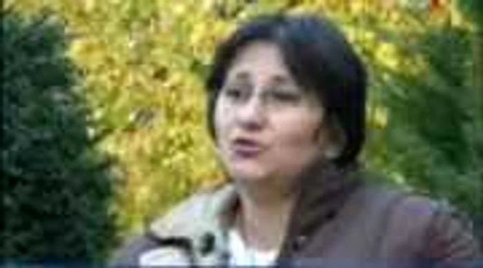 Carmen, asistenta medicală care susţine că s-a vindecat de epilepsie prin Flacăra violetă