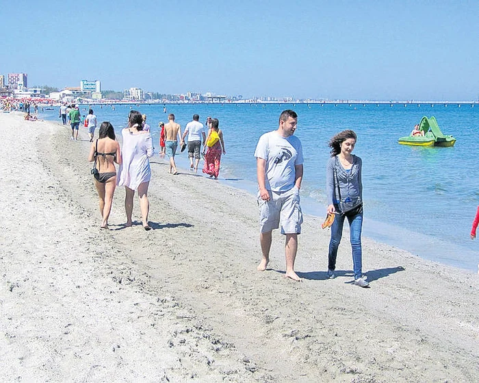 
    15.000 de turiști și-au rezevat până acum minivacanța de Paște și 1 Mai la malul mării  