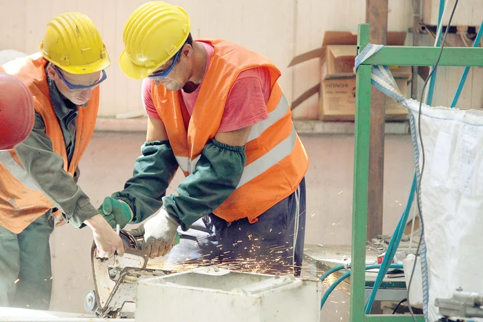 Peste 1,4 milioane de angajaţi vor beneficia de majorareFoto: Dorin Constanda, Roberto Sălceanu