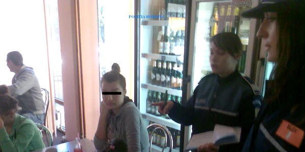 Elevi chiulangii descoperiti prin baruri