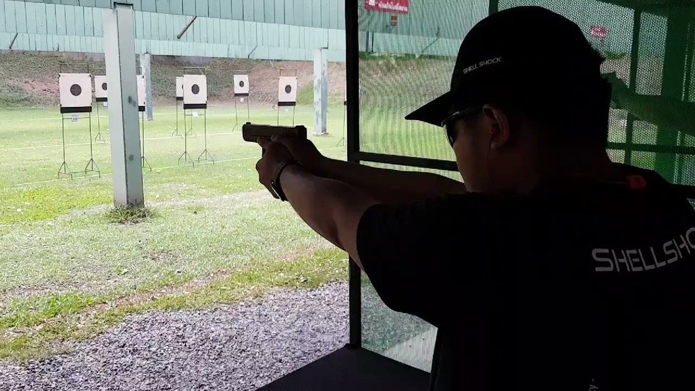 Poliția anchetează împușcarea accidentală a unui biciclist în zona unui poligon privat