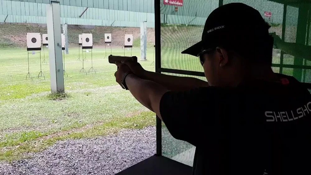 Poliția anchetează împușcarea accidentală a unui biciclist în zona unui poligon privat