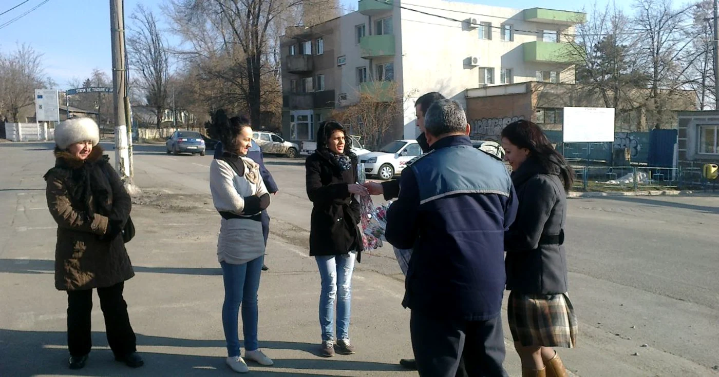Flori pentru elevele programate azi la „oraş“