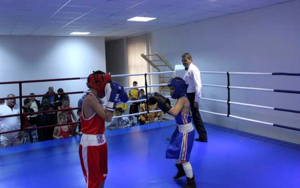Un meci demonstrativ a avut loc la deschiderea noii săli de box