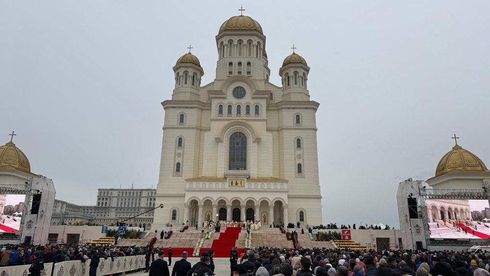 Moment istoric la București: Patriarhii Daniel și Bartolomeu au sfințit Catedrala Națională