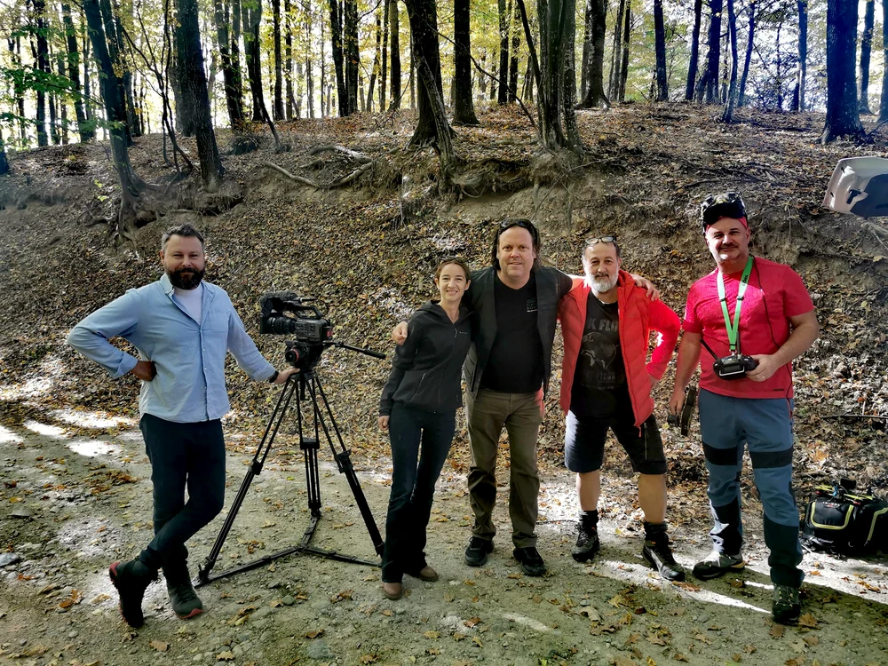 Charlie Ottley și echipa în timpul filmărilor în Oltenia de sub Munte Foto Oltenia de sub Munte