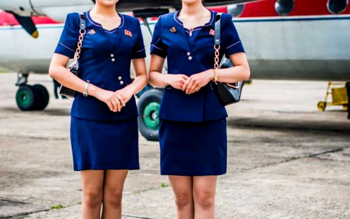 Stewardeze ale companiei nord coreene Air Koryo