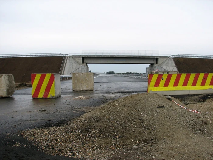 Construcţia autostrăzii trebuia începută în aprilie, dar încă nu a fost semnat contractul de finanţare