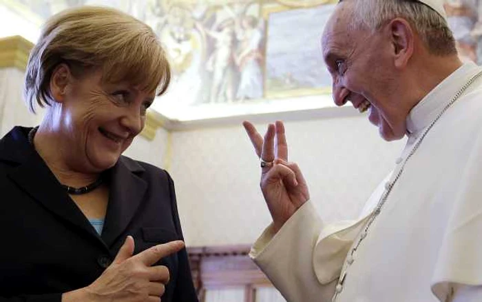 Cancelarul german Angela Merkel a fost primită în audienţă la Vatican de Papa Francisc FOTO Reuters