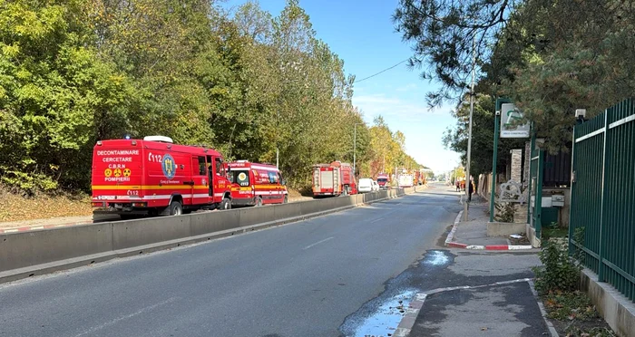 Un incendiu a izbucnit duminică dimineaţă în parcarea unui hotel din Pipera FOTO ISU