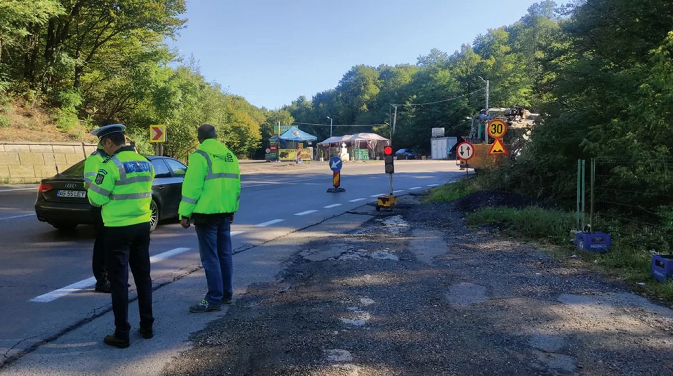 Restricţii rutiere pe DN 7 pentru traficul de mare tonaj pe Dealul Negru între Vâlcea şi Argeş Foto Curierul Zilei