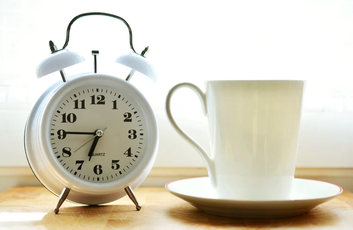 Cum influențează ritmul circadian al pielii rutina ta de îngrijire.