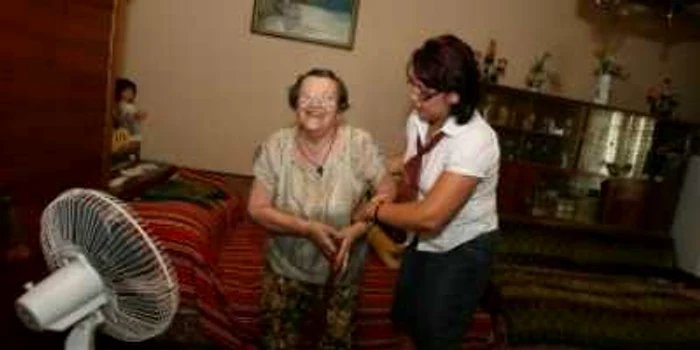 Braşov: Curs de „îngrijitor bătrâni la domiciliu” pentru şomeri