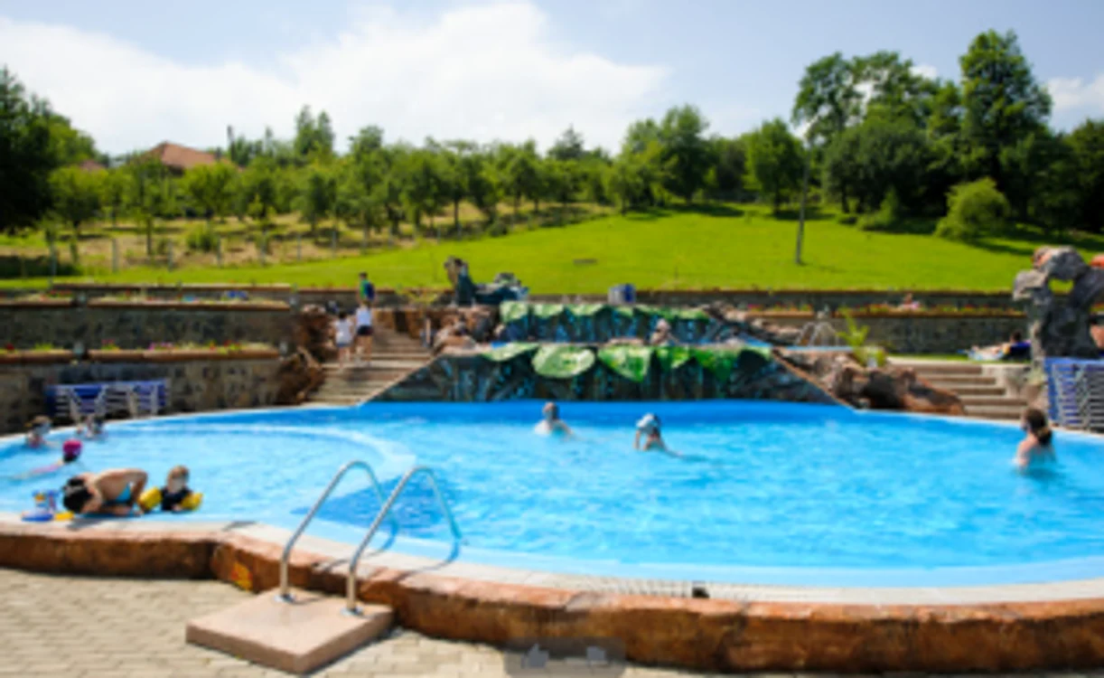 piscina casa bucatarului