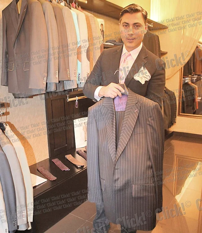 Aceste noi uniforme ale poliţiştilor noştri nu vor costa mult mai mult decât cele din prezent