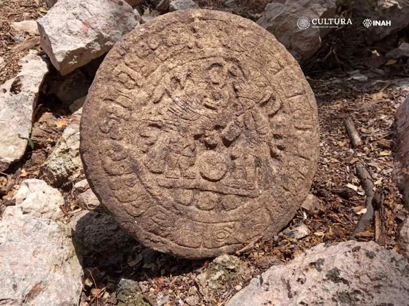 O tabelă de scor folosită de mayași la un vechi joc cu mingea, descoperită de arheologi (foto: INAH)