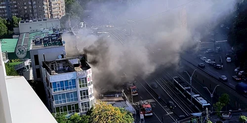 Incendiu de la magazin Sir extins la hotelul de la Lujerului FOTO Facebook / Infotrafic