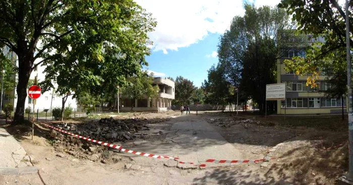 Parcarea de pe strada Trandafirilor va deservi mai multe artere din zonă... (FOTO: Mugurel Manea)
