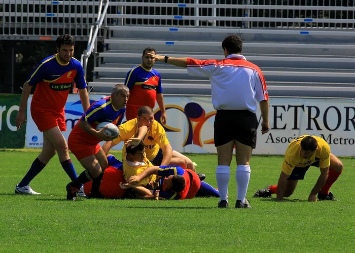 Florin Potlog pleacă pe lângă aglomerare * Foto: Marian Burlacu