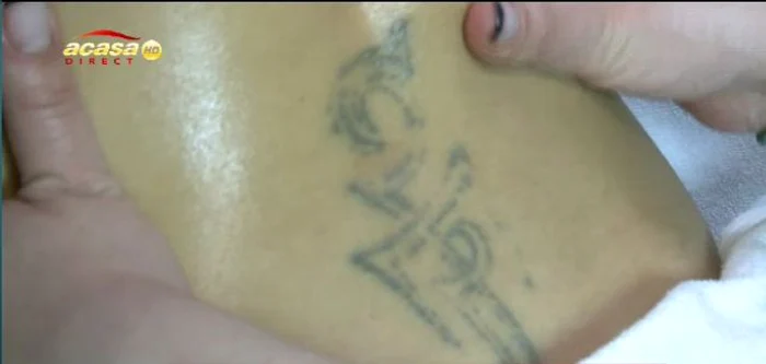 Lavinia Furtună are un tatuaj pe spate (captură: Acasă TV)