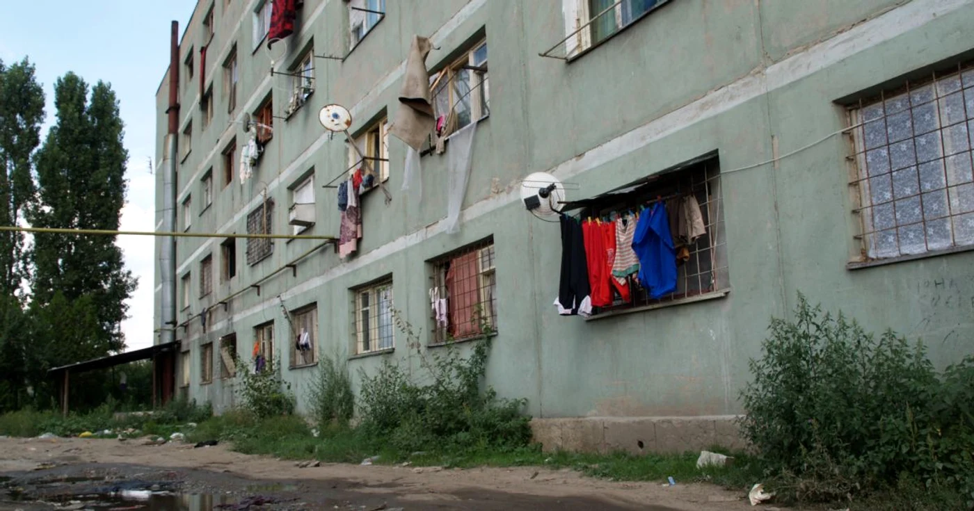 Şase camere din căminul Rafinorilor vor avea locatari noi din această toamnă (foto: Alex Policală)