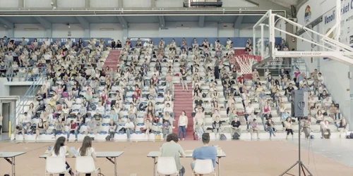 Concurs de angajare a unui infirmier la un spital public din Cremona. 1.099 de tineri au candidat pentru acest post. Examenul a avut loc la în sala de sport a unui gimnaziu din Cremona FOTO Michele Borzoni