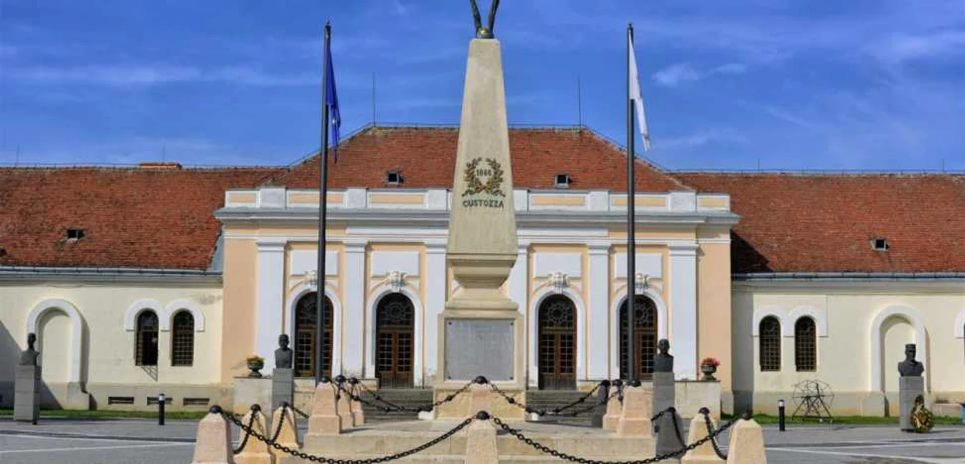 Monumentul Custozza din Piaţa Cetăţii Alba Carolina