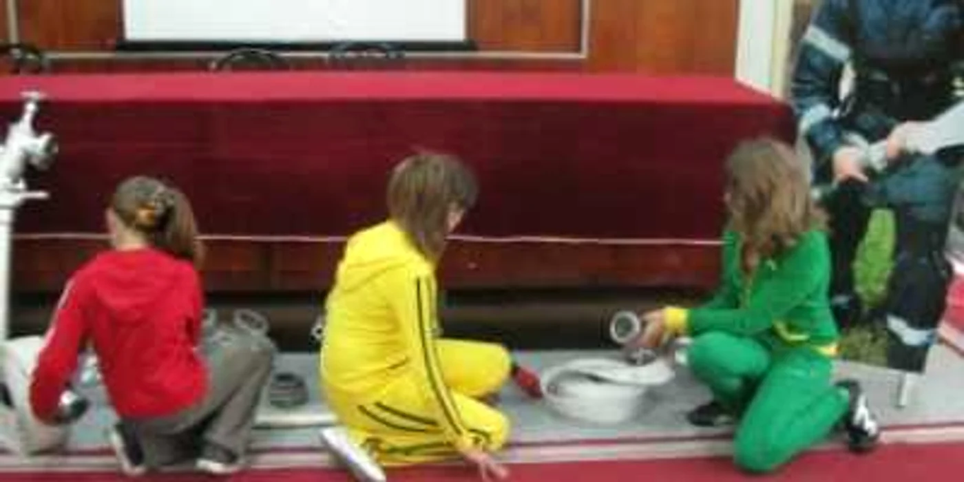 Bacău: Pompierii au predat tinerilor cursuri de prim ajutor