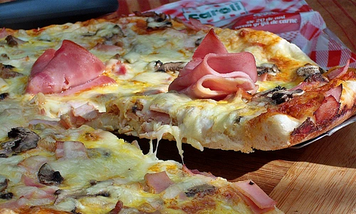 pizza cu sunca de praga jpeg