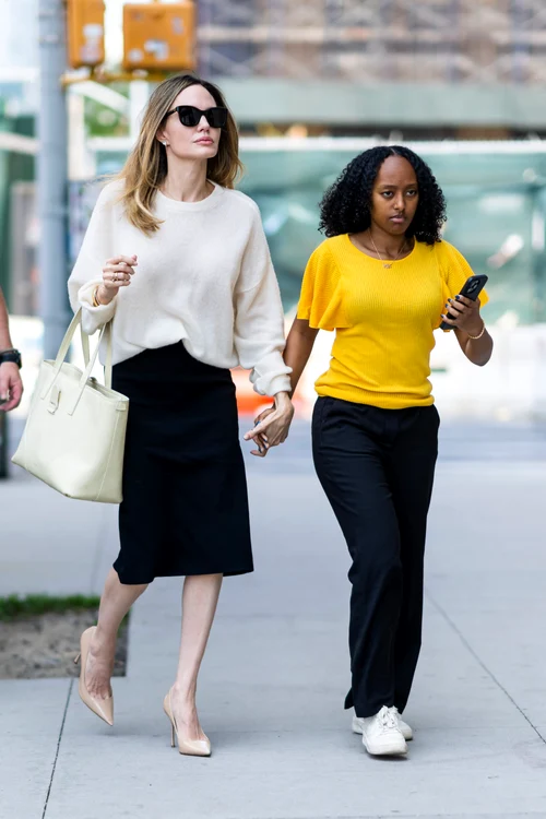 Angelina Jolie, la plimbare prin New York cu fiica sa, Zahara Jolie-Pitt