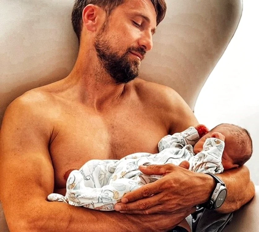 
    Dani Oțil și Gabriela Prisăcariu, alături de bebelușul lorfoto: Instagram  