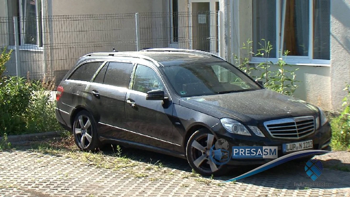 Mașina în care a fost găsit cadavrul femeii  FOTO Presasm