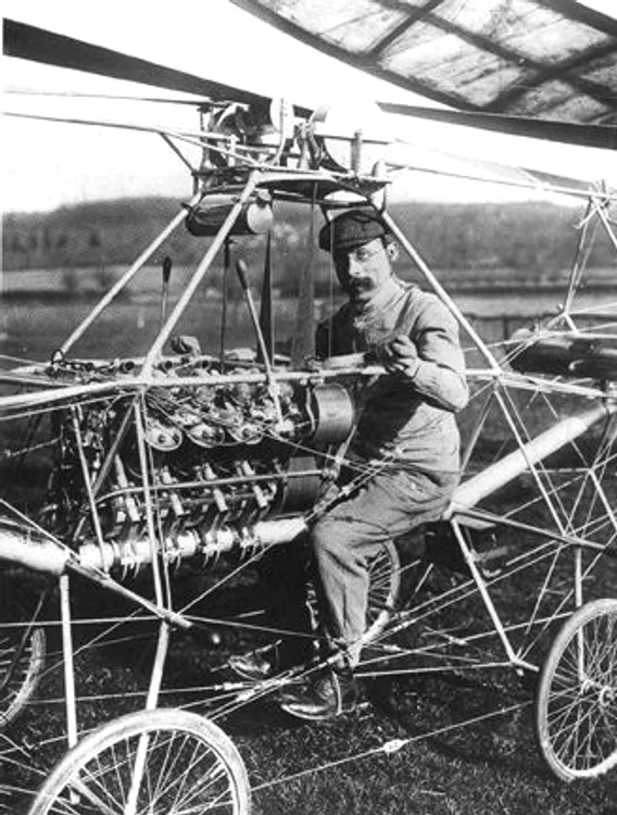Paul Cornu și primul său elicopter. FOTO © 2001 Smithsonian Institution / Sursă Wikipedia