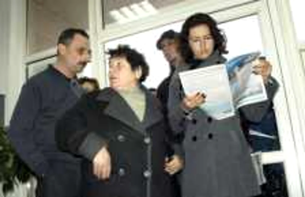Devenii au venit în număr mare la bursa locurilor de muncă. Foto: D. Guţă
