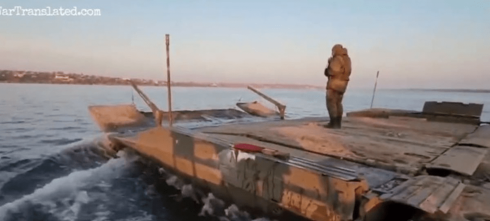 Imagini cu retragerea forțelor ruse din Herson: Vehicule militare și echipamente abandonate VIDEO