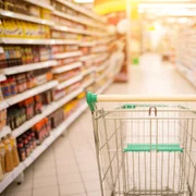 Cos cumparaturi supermarket FOTO Shutterstock 